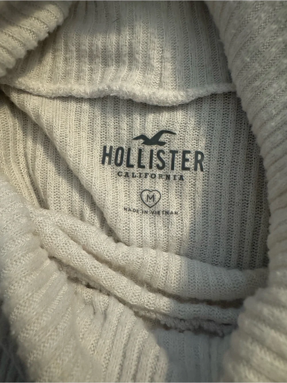 Hollister Off-White Ribbed Turtleneck Pullover